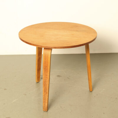 Mesa lateral-Cees-Braakman-Pastoe-carvalho-série-UMS-Holanda-contraplacado-compensado-redondo-modelo-de-três-pernas-mesa-de-mesa-vintage-holandês-design-1950