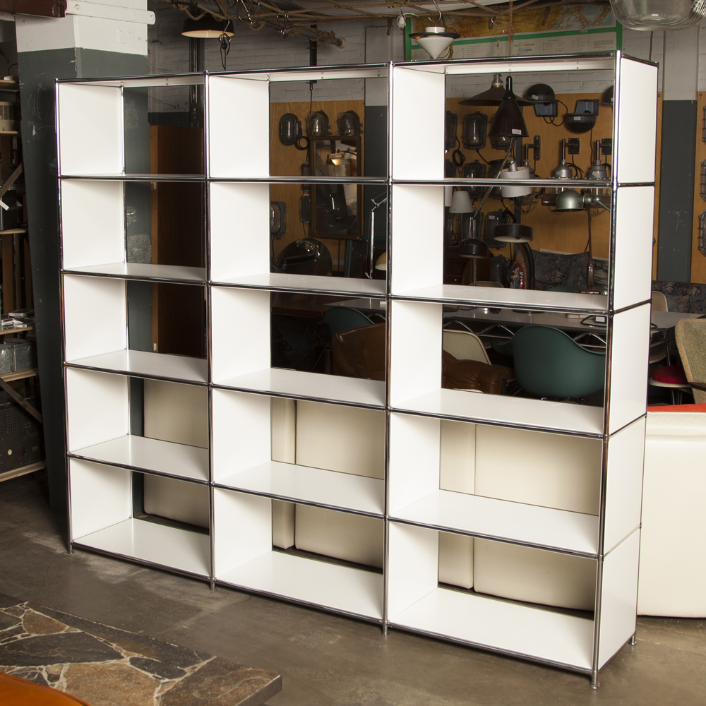 Modulair systeem Open kast 3 x 5 chromen buisframe wit gepoedercoate metalen panelen boekenkast muur boekenplank kantoor winkel winkelrek vrijstaand industrieel design tweedehands