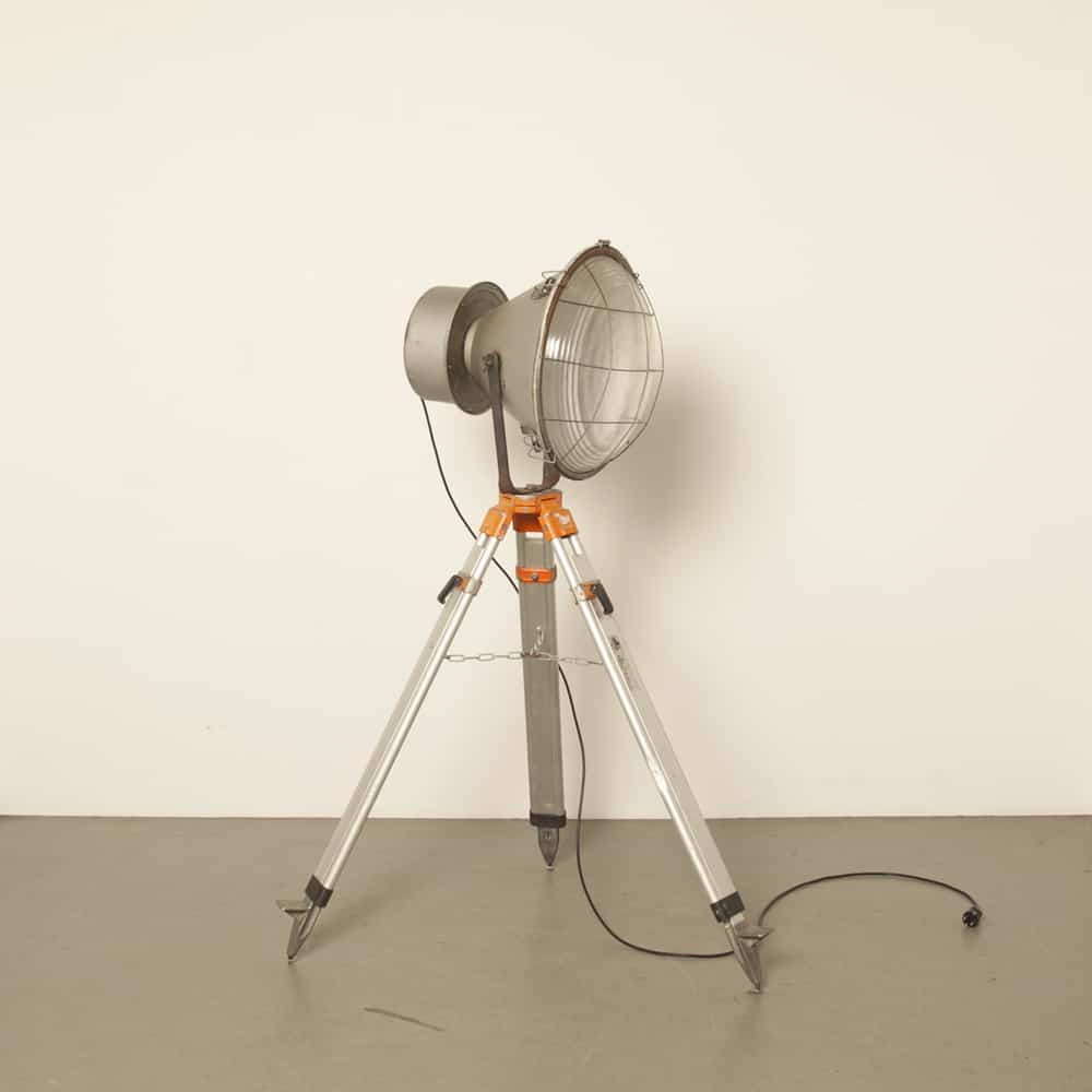 Verslaggever Touhou Verstikken Industriële lamp op statief ⋆ Neef Louis Design Amsterdam