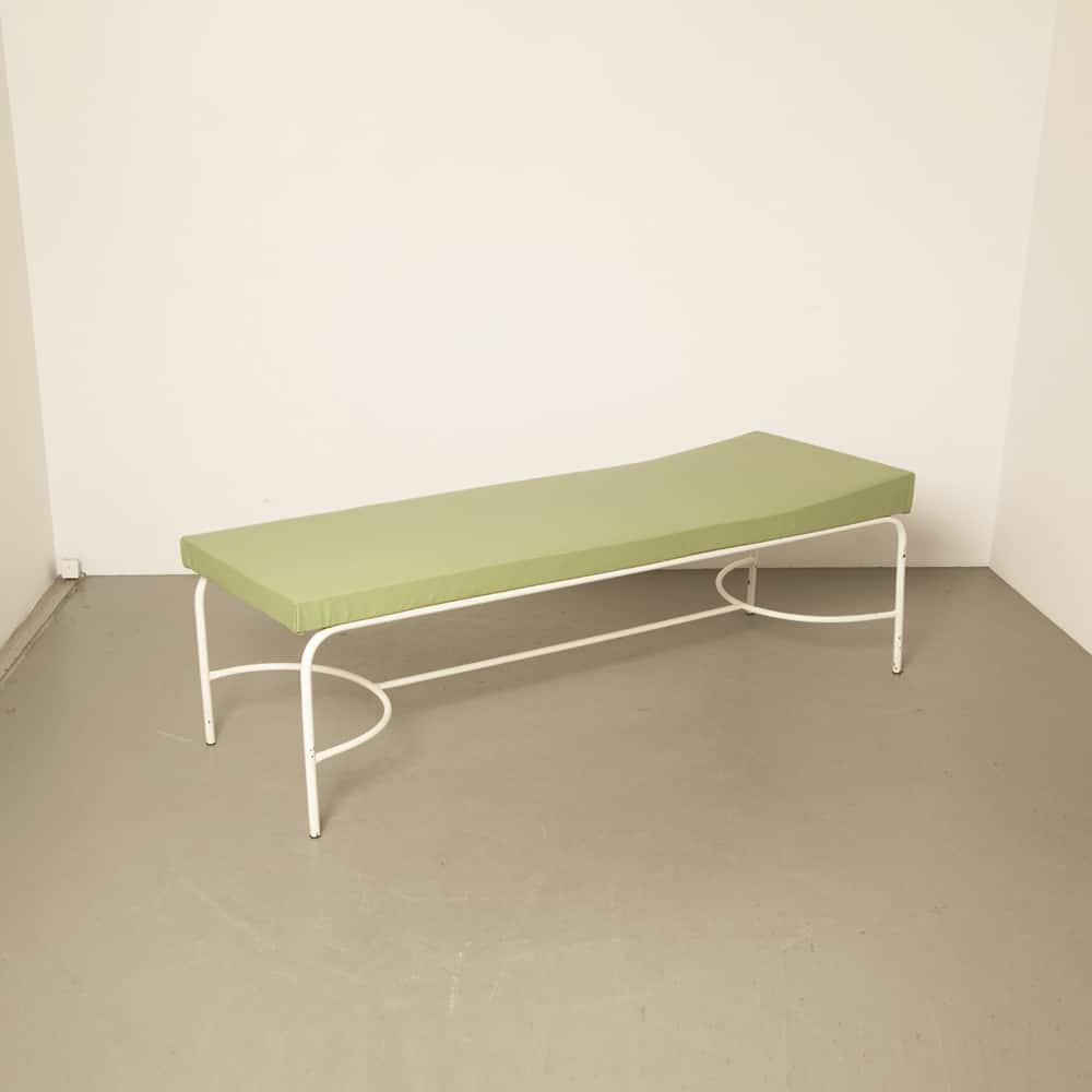Daybed canapé massage table 1930s 40s 50s hospital sports club first aid midcentury modern vintage retro brocante