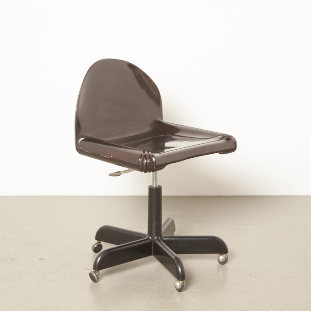 Sedia Girevole Office Desk swivel Chair model 4855 Gae Aulenti Kartell Italy bordeaux gel-coated polyurethane Space Age fantastic plastic vintage retro 60s 1960s sixties wheels