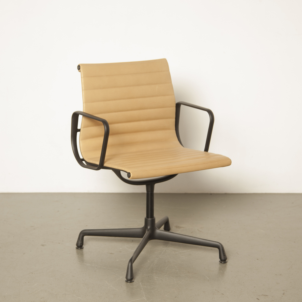 Beperken uitsterven Op tijd Eames EA 104 Office chair black tan ⋆ Neef Louis Design Amsterdam