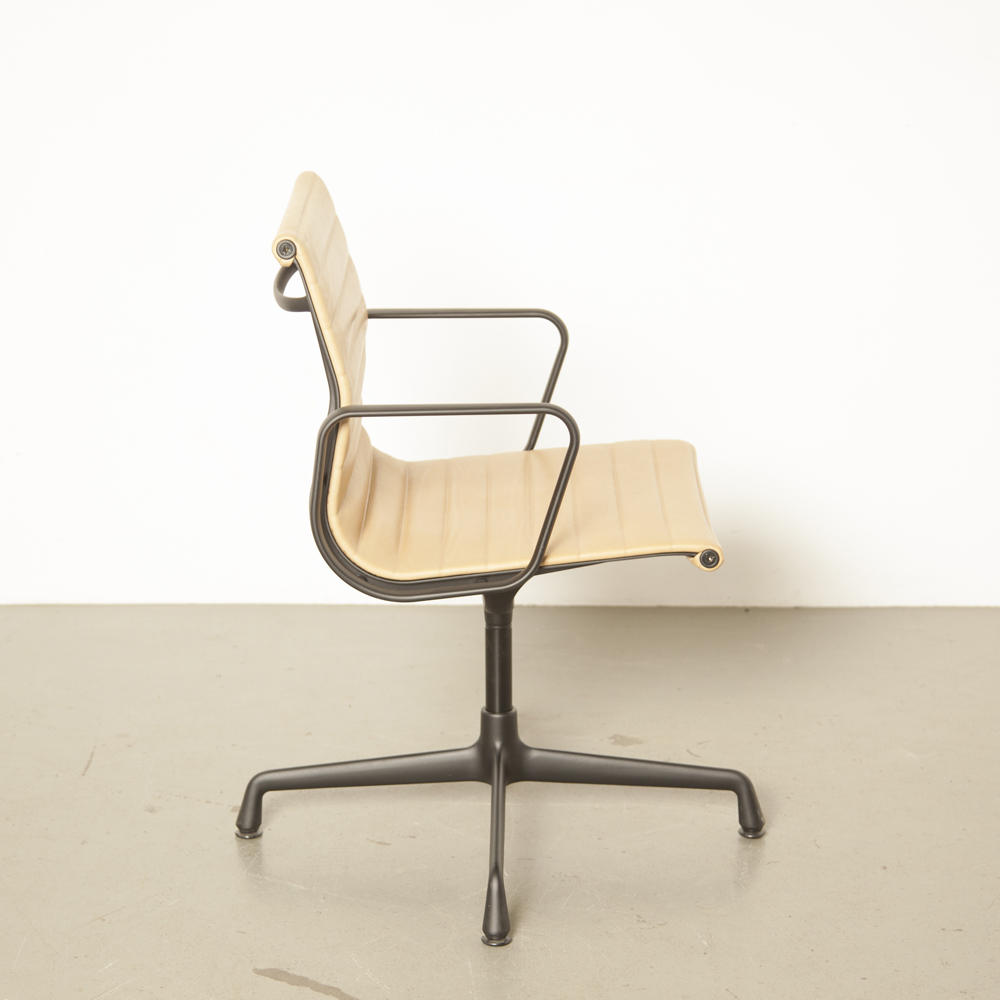 Beperken uitsterven Op tijd Eames EA 104 Office chair black tan ⋆ Neef Louis Design Amsterdam