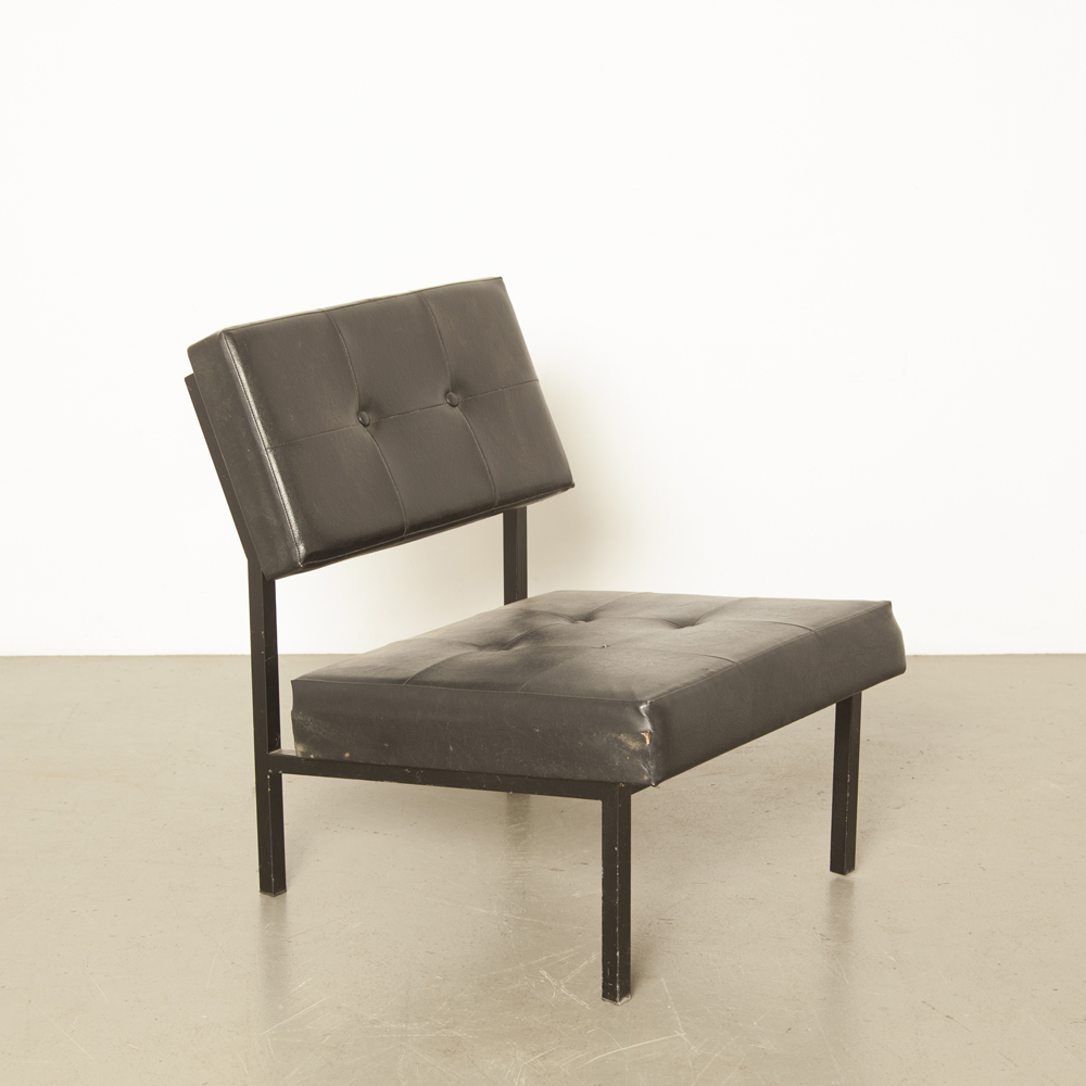 een kopje bespotten Drama Black lounge chair van der Sluis ⋆ Neef Louis Design Amsterdam