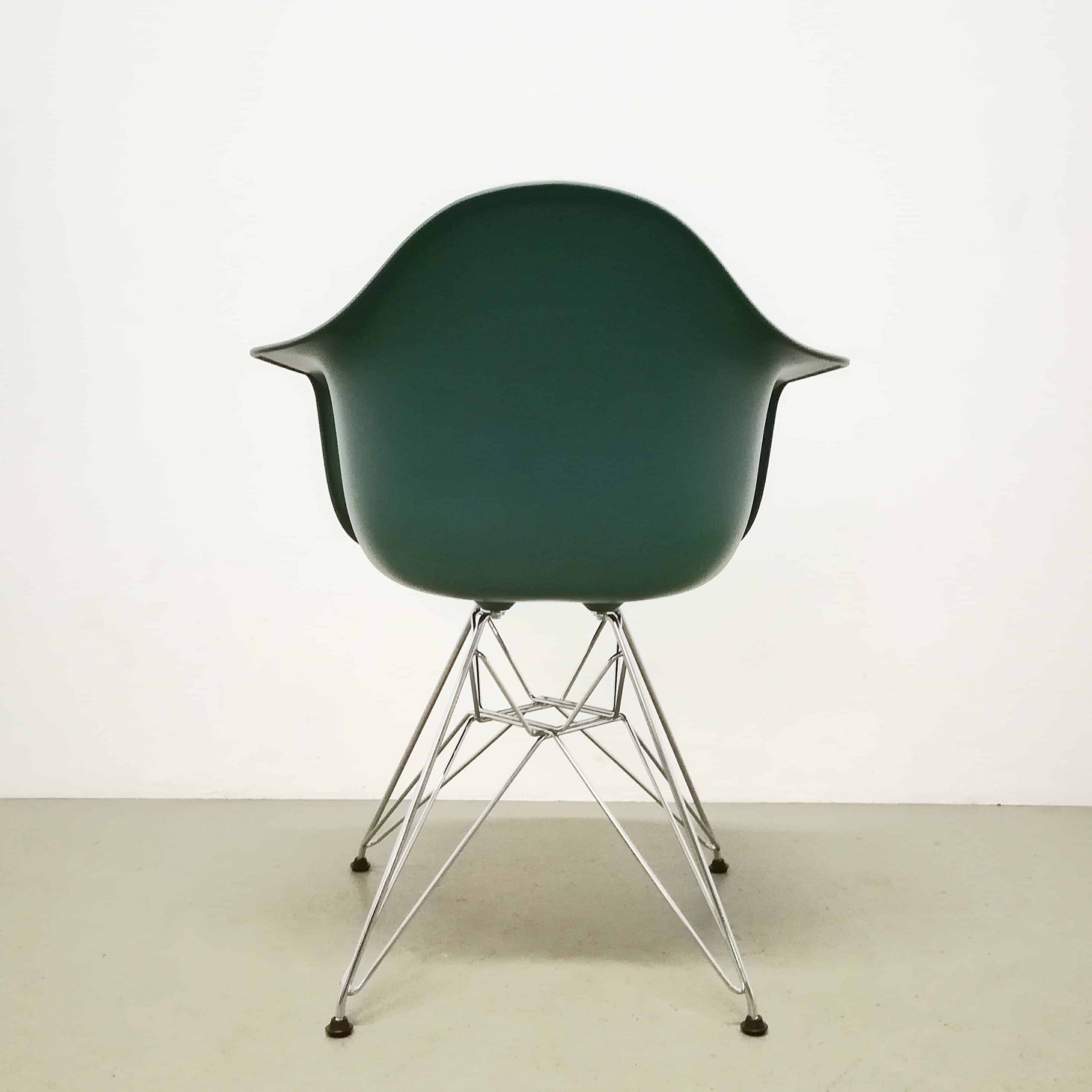 Stuwkracht consultant jeugd DAR chair by Charles and Ray Eames for Vitra ⋆ Neef Louis Design Amsterdam