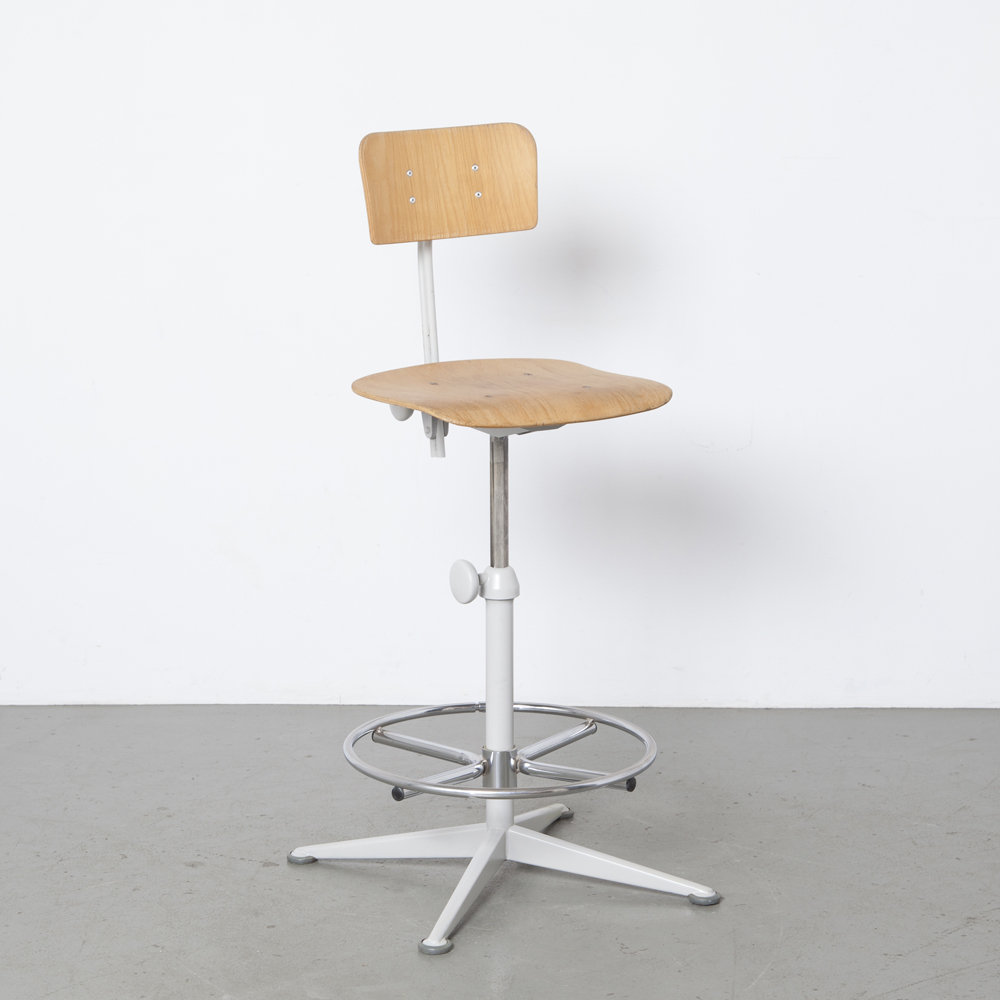 Draad liberaal Bemiddelaar Drafting table chair Friso Kramer Ahrend de Cirkel blond ⋆ Neef Louis  Design Amsterdam