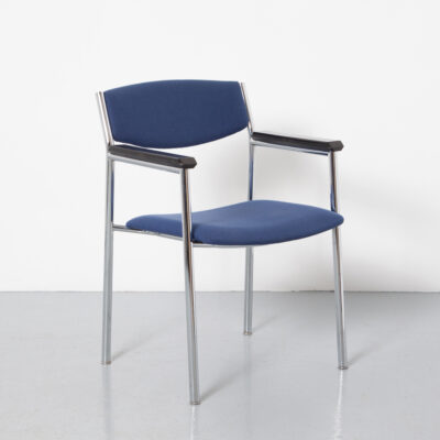 60 型会议椅 Gijs van der Sluis 厚重耐用镀铬管框架腿漆黑实木扶手耐用蓝色羊毛混纺内饰优质面料 60 年代 1960 年代复古荷兰设计中世纪现代座椅