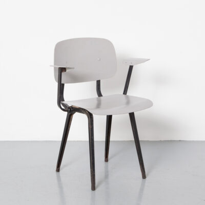 Revolt 椅子 Ahrend De Cirkel Friso Kramer 罕见的第一版扶手 ciranol pagholz 灰色经典时尚永恒设计古色黑色框架粉末涂层折叠钢板座椅靠背座椅工业荷兰设计复古 50 年代 1950 年代五十年代中叶现代