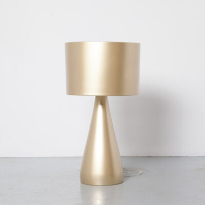 Настольная лампа Jazz Diego Fortunato Vibia Pearl Gold, высокий общий фонарь, непрозрачный алюминиевый абажур, основа из полиэфирной смолы, E27, Испания, скульптурная ваза, современный модерн, 00-е, 2000-е, нули, нулевые