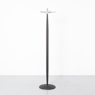 Magis Wiking Viking coat stand Toshiyuki Kita Tecnotubi Italy black anodized steel brushed cast aluminum propeller shape 5 hook top rotates freestanding stable heavy home office hat rack clothes hanging hang up standing garment Jacket clothing design contemporary modern 90s 1990s nineties
