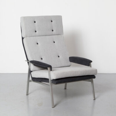 Высокое кресло, новая серая обивка, матовый серебристый алюминий, прямоугольная трубчатая рама, подлокотники, белая, синяя, шерстяная смесь, черная квадратная форма, подушки с высокой спинкой, кресло для отдыха, винтажное ретро, ​​современный стиль середины века, 60-е годы, 1960-е годы, сиденья