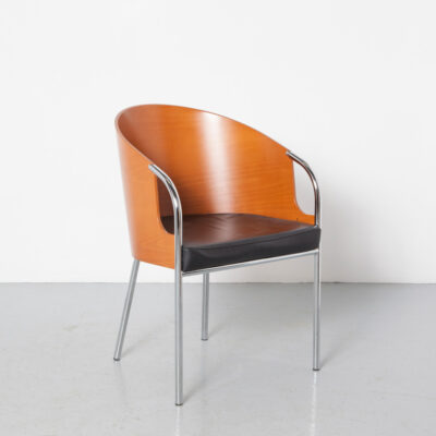 Calligaris Postmodern 椅子扶手椅圆形弯曲胶合板外壳樱桃色镀铬管管状腿黑色皮革座椅把手意大利现代 90 年代 1990 年代九十年代座椅