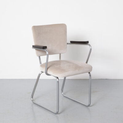 Gispen 椅子模型 352 Ch Hoffmann 镍铬管新米色丝绒内饰胶木扶手雪橇框架荷兰设计办公桌复古复古中世纪现代 50 年代 1950 年代五十年代座椅