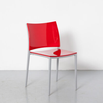 Hola 椅子 Bontempi Casa 意大利红色堆叠精致设计纤细曲线优美优雅压铸铝银灰色漆框架座椅靠背闪亮 ABS 餐厅咖啡厅露台座位当代现代 00 年代 2000 年代零年代