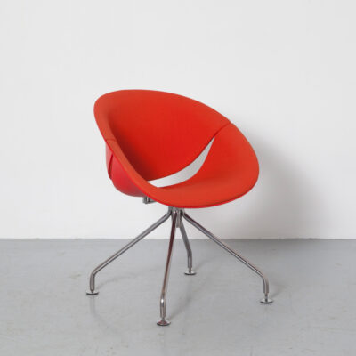 So Happy Chair Marco Maran maxdesign 이탈리아 레드 폴리프로필렌 시트 쉘 플라스틱 살이 포동 포동하게 찐 오렌지 스마일 크롬 튜브 프레임 회전 받침대 조절 가능한 수평 조절 다리 현대 현대 00s 2000s XNUMXs noughties