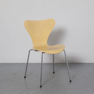 버터플라이 체어 라이트 옐로우 425 Arne Jacobsen Fritz Hansen Denmark Series 7 Chair 쌓을 수 있는 Jaune Clair 모양의 구부러진 합판 크롬 튜브 다리 식당 베니어 디자인 클래식 빈티지 레트로 미드 센추리 모던 50년대 1950년대 XNUMX년대