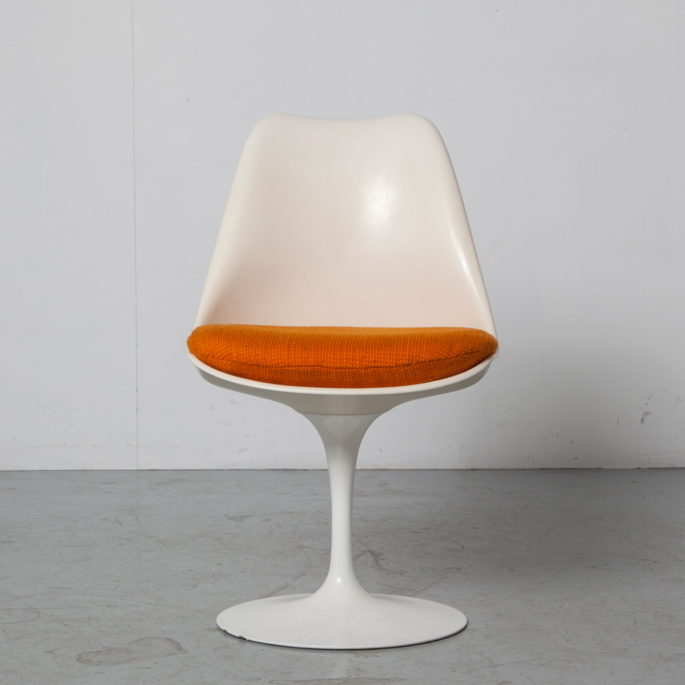 Eero Saarinen Bianco e arancio stile sedia Tulip 