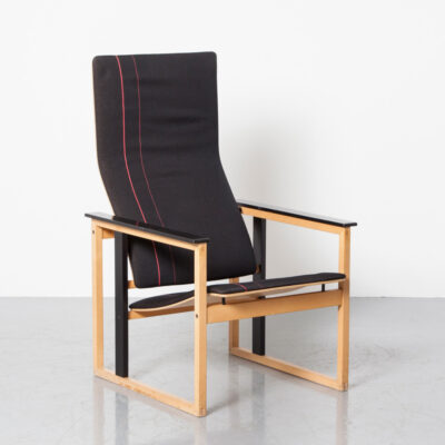 Artzan 扶手椅 Simo Heikkila Pentik Swedense 芬兰金发黑色红色赛车条纹高背符合人体工程学弯曲形状的胶合板座椅靠背方形立方体框木实心山毛榉复古复古后现代 80 年代 1980 年代 XNUMX 年代座椅安乐椅