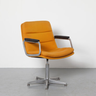 Geoffrey Harcourt Artifort Cadeira laranja estofamento tecido original alumínio fundido apoio de braço giratório com base de 5 dedos nova mesa de escritório preta conferência vintage retrô de meados do século moderno anos 60 anos 1960 assentos dos anos XNUMX