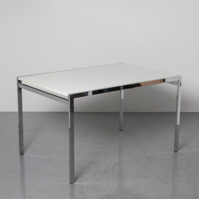 TU30 طاولة تمديد Cees Braakman Pastoe كروم أبيض سلسلة يابانية U + N محكم فورميكا تصميم بسيط إطار معدني أرجل مخفية ورقة إضافية هولندية ستينيات ستينيات القرن الماضي عتيقة ستينيات منتصف القرن الحديث