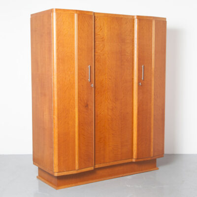 装饰艺术衣柜虎橡木形门圆角流线型现代建筑设计四分之一锯单板衣橱储物柜橱柜挂区货架复古复古 30 年代 1930 年代三十年代金发