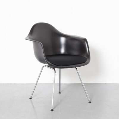 DAX chair Charles Ray Eames Vitra black plastic armchair memory foam upholstered seat cushion polypropylene shell chromed tube steel base legs adjustable levelling feet design classic dining height mid-century modern vintage retro 50s 1950s fifties armrest seating