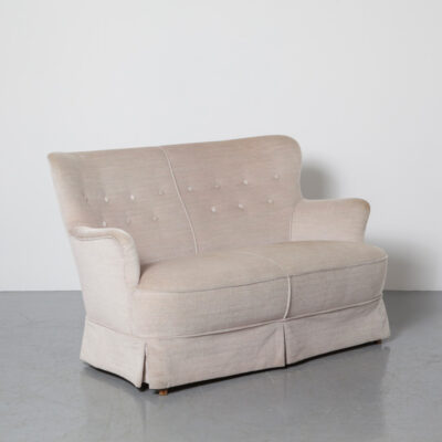 ثيو روث أرتيفورت لوفيسيت أريكة الأريكة ذات المقعدين الأصلي البيج المخملي المفروشات الخشبية الصلبة الساقين تصميم هولندي تنورة منتصف القرن الحديثة الرجعية الخمسينيات الخمسينيات الخمسينيات