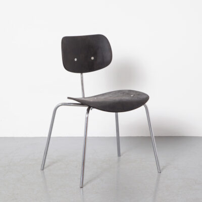 SE68 椅子 Egon Eiermann Wilde Spieth 符合人体工程学的有机形状山毛榉胶合板染色黑色镀铬管状钢架堆叠建筑师多功能简约设计复古复古本世纪中叶现代 50 年代 1950 年代五十年代座椅