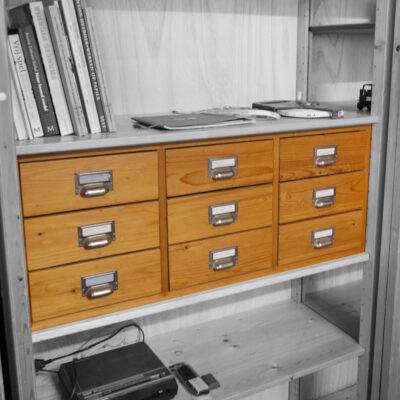 伦迪亚原创抽屉柜实验室柜实验室学校实验室松木实心漆金色办公室燕尾接头工艺框架储物柜瑞典荷兰工业复古复古中世纪现代 60 年代 1960 年代六十年代模块化