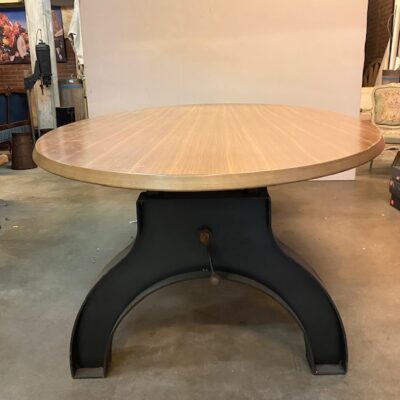 mesa oval industrial